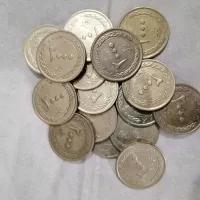 تعدادی سکه 200 تومانی ، 500 تومانی ، 100 تومانی