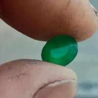 یک جفت سنگ قیمتی زمرد تراش خورده
