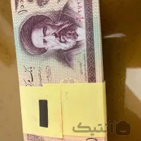 3 باکس و 1 بسته اسکناس ۱۰۰ ریالی مدرس ، مجلس شورای اسلامی
