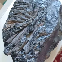 شهاب‌سنگ سیاه رنگ و بسیار زیبا