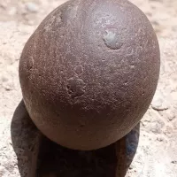 سنگ سیاه و گرد قدمت دار با انرژی